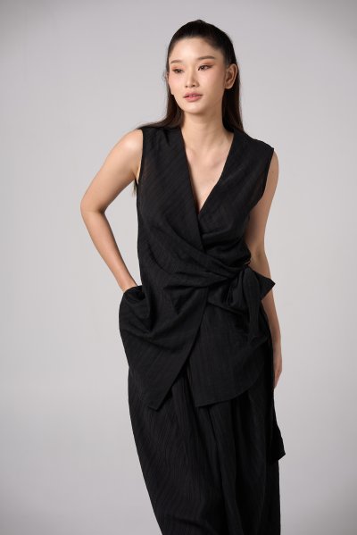 TEXTURED V NECK WRAP TOP