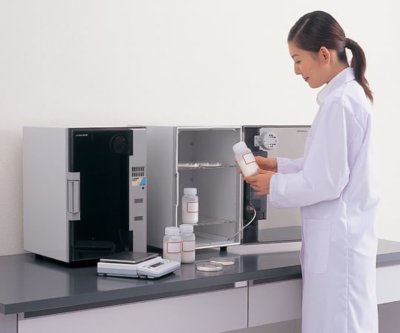Auto dry Desiccator