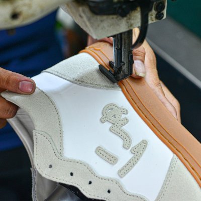 SG MID WHITE
