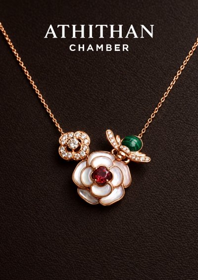 BEE & BLOOM Pendant Necklace