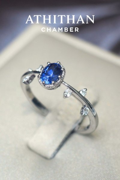 ROYAL BLUE Sapphire Laurel Ring