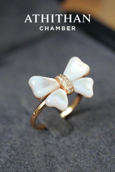 PARISIAN BOW - Mother of Pearl Ring