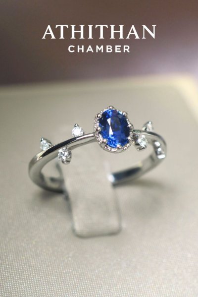 ROYAL BLUE Sapphire Laurel Ring