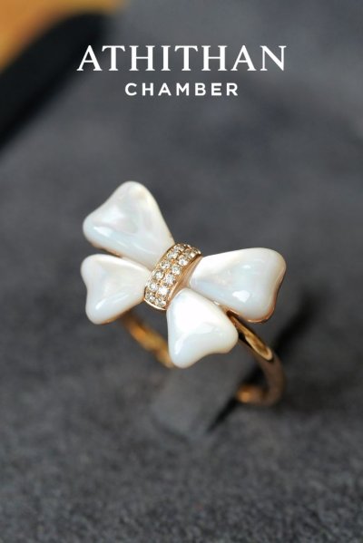 PARISIAN BOW - Mother of Pearl Ring