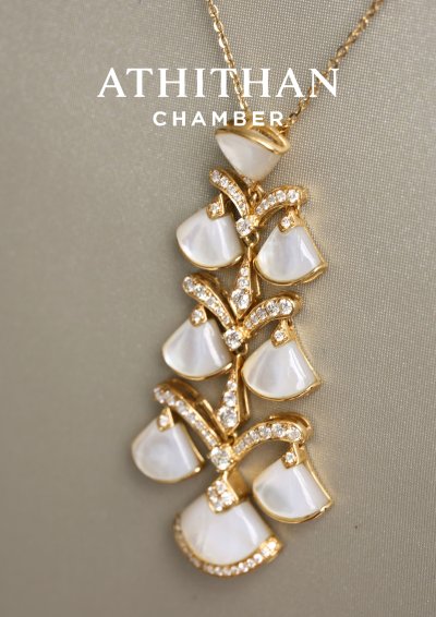 Mother of Pearl Pendant & Necklace
