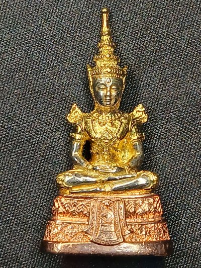 รูปหล่อพระแก้วมรกต