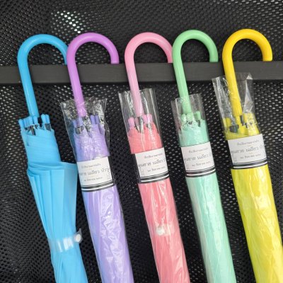 ร่มกันฝนพร้อมป้ายชื่อ