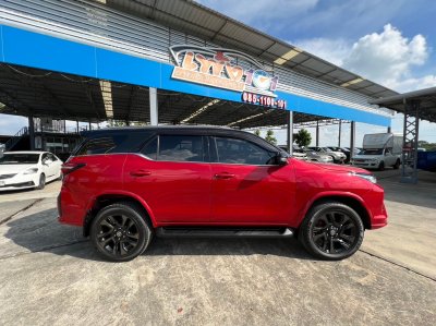 TOYOTA FORTUNER 2.8 GR SPORT 4WD AT YEAR 2022