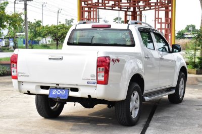 ISUZU DMAX 4dr Vcross Z-Prestige 4WD 3.0 (VGS, Navi) MT YEAR 2014