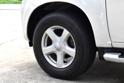 ISUZU DMAX 4dr Vcross Z-Prestige 4WD 3.0 (VGS, Navi) MT YEAR 2014