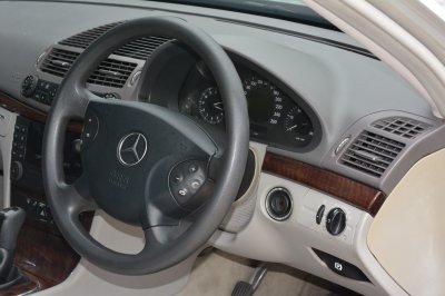 BENZ E220 CDI CLASSIC 2.2 AT ปี 2004