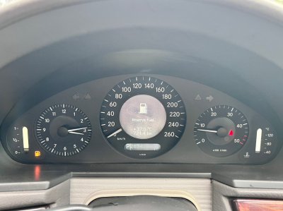 BENZ E220 CDI CLASSIC 2.2 AT ปี 2004