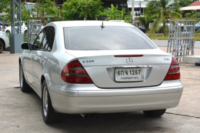 BENZ E220 CDI CLASSIC 2.2 AT ปี 2004