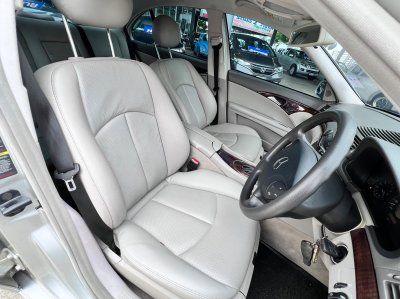 BENZ E220 CDI CLASSIC 2.2 AT ปี 2004