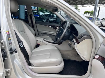 BENZ E220 CDI CLASSIC 2.2 AT ปี 2004