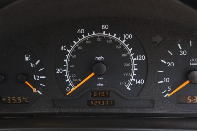 BENZ E230 2.3i Avantgarde AT YEAR 1996