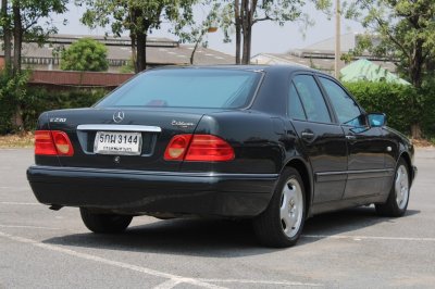 BENZ E230 2.3i Avantgarde AT YEAR 1996