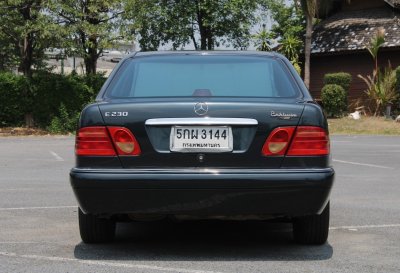 BENZ E230 2.3i Avantgarde AT YEAR 1996