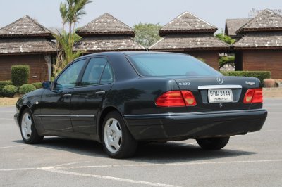 BENZ E230 2.3i Avantgarde AT YEAR 1996