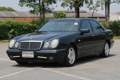 BENZ E230 2.3i Avantgarde AT YEAR 1996