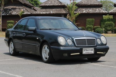 BENZ E230 2.3i Avantgarde AT YEAR 1996