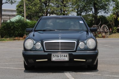 BENZ E230 2.3i Avantgarde AT YEAR 1996