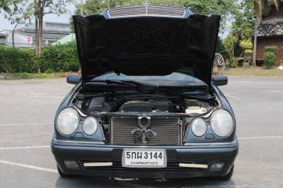 BENZ E230 2.3i Avantgarde AT YEAR 1996