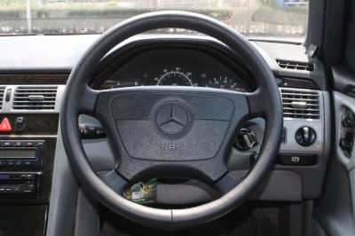 BENZ E230 2.3i Avantgarde AT YEAR 1996