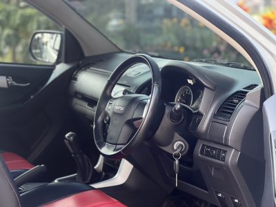 ISUZU DMAX cab 1.9 Z MT YEAR 2019 ISUZU DMAX cab 1.9 Z MT YEAR 2019
