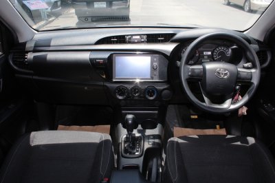 TOYOTA	REVO CAB 2.4 Z-EDITION ENTRY AT 2021