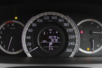 HONDA ACCORD 2.0 EL AT YEAR 2015
