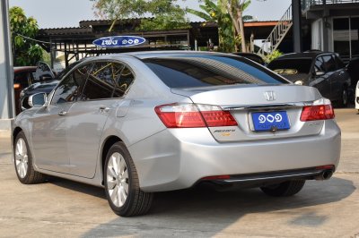 HONDA ACCORD 2.0 EL AT YEAR 2015