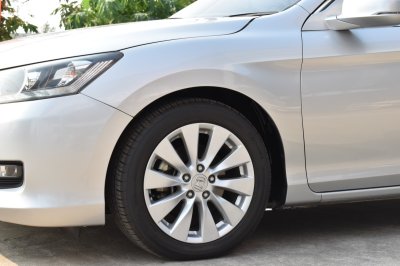 HONDA ACCORD 2.0 EL AT YEAR 2015
