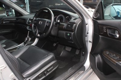 HONDA ACCORD 2.0 EL AT YEAR 2015