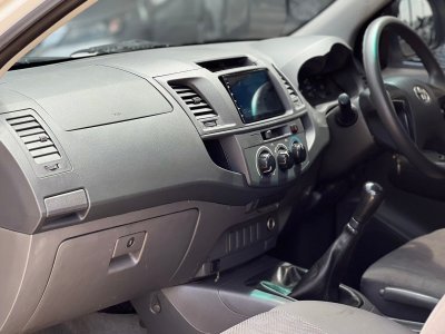 TOYOTA VIGO cab 2.7 CNG MT ปี 2013