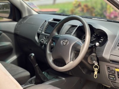 TOYOTA VIGO cab 2.7 CNG MT ปี 2013