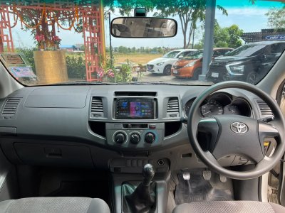 TOYOTA VIGO cab 2.7 CNG MT ปี 2013