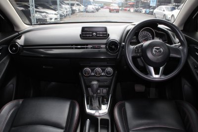 MAZDA 2 1.3 sport high hatchback AT ปี 2017 MAZDA 2 1.3 sport high hatchback AT ปี 2017