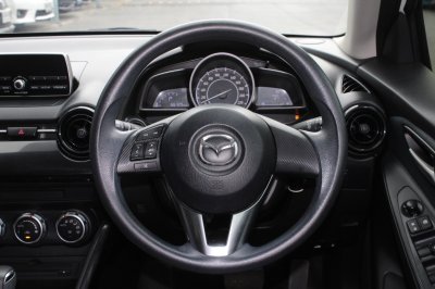 MAZDA 2 1.3 sport high hatchback AT ปี 2017 MAZDA 2 1.3 sport high hatchback AT ปี 2017