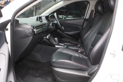 MAZDA 2 1.3 sport high hatchback AT ปี 2017 MAZDA 2 1.3 sport high hatchback AT ปี 2017