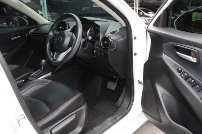 MAZDA 2 1.3 sport high hatchback AT ปี 2017 MAZDA 2 1.3 sport high hatchback AT ปี 2017