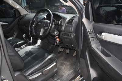 ISUZU DMAX 4ประตู 1.9 Hi-lander Z ปี 2017
