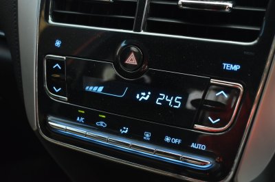 TOYOTA YARIS 1.2 E AT YEAR 2018