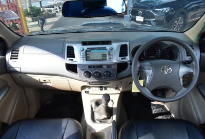 TOYOTA VIGO 4DR 2.5 E VNT Prerunner (ABS/Navi) MT YEAR 2013