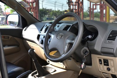 TOYOTA VIGO 4DR 2.5 E VNT Prerunner (ABS/Navi) MT YEAR 2013