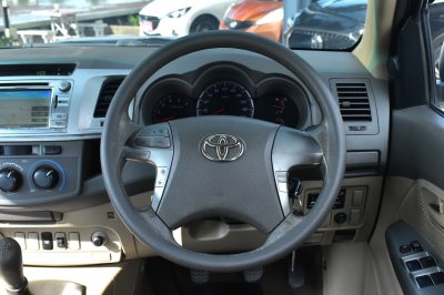 TOYOTA VIGO 4DR 2.5 E VNT Prerunner (ABS/Navi) MT YEAR 2013