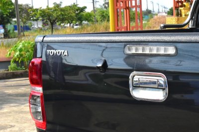 TOYOTA VIGO 4DR 2.5 E VNT Prerunner (ABS/Navi) MT YEAR 2013