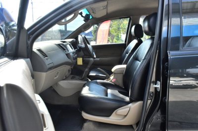 TOYOTA VIGO 4DR 2.5 E VNT Prerunner (ABS/Navi) MT YEAR 2013