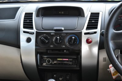 MITSUBISHI PAJERO 2.4 GLS MT YEAR 2014