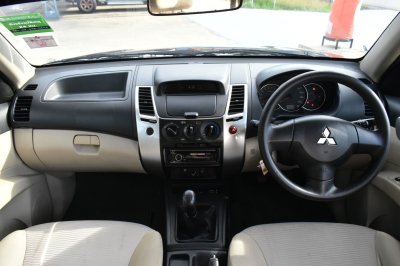 MITSUBISHI PAJERO 2.4 GLS MT YEAR 2014